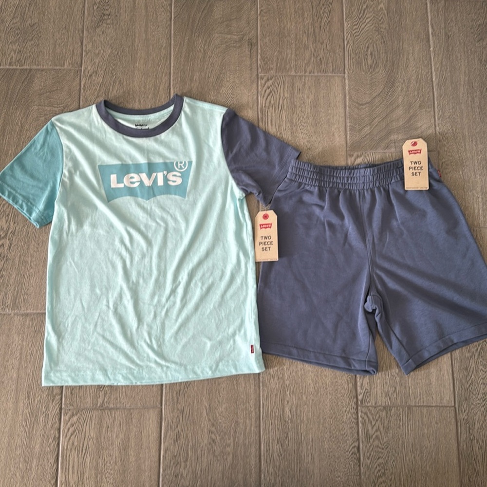 Levi's Boys Graphic T-Shirt and Shorts 2-Piece Outfit set - Picture 2 of 6